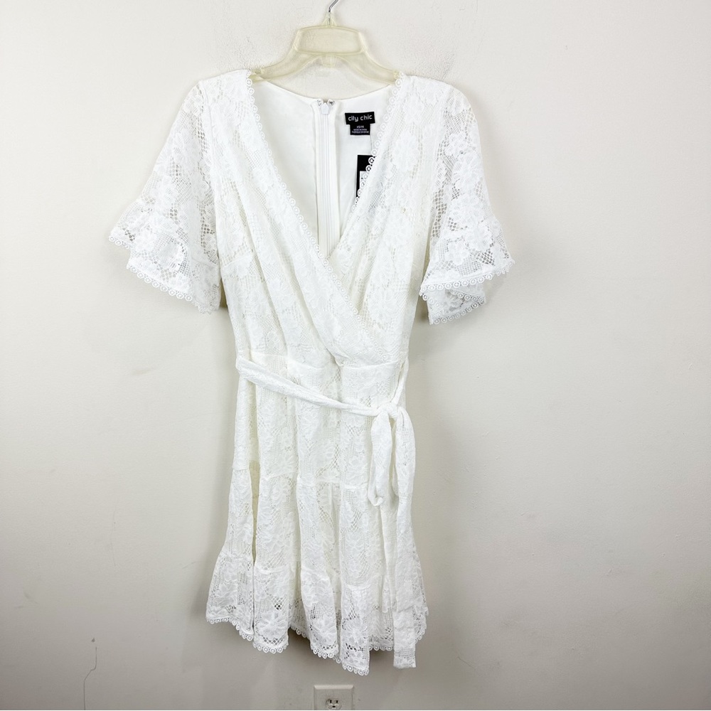 CITY CHIC Garden Kisses Dress in ivory - Picture 2 of 9